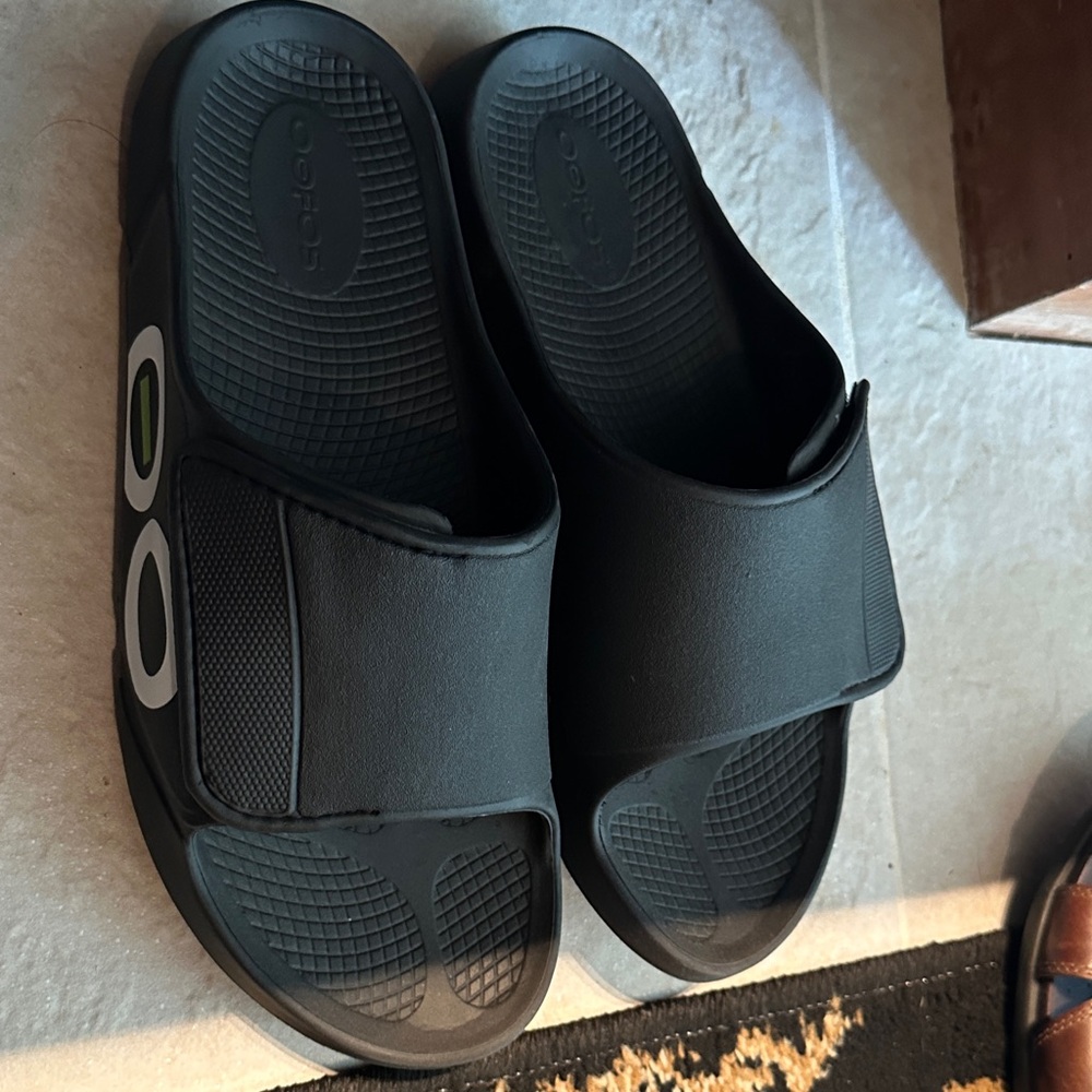 OOFOS Black Slide Sandals